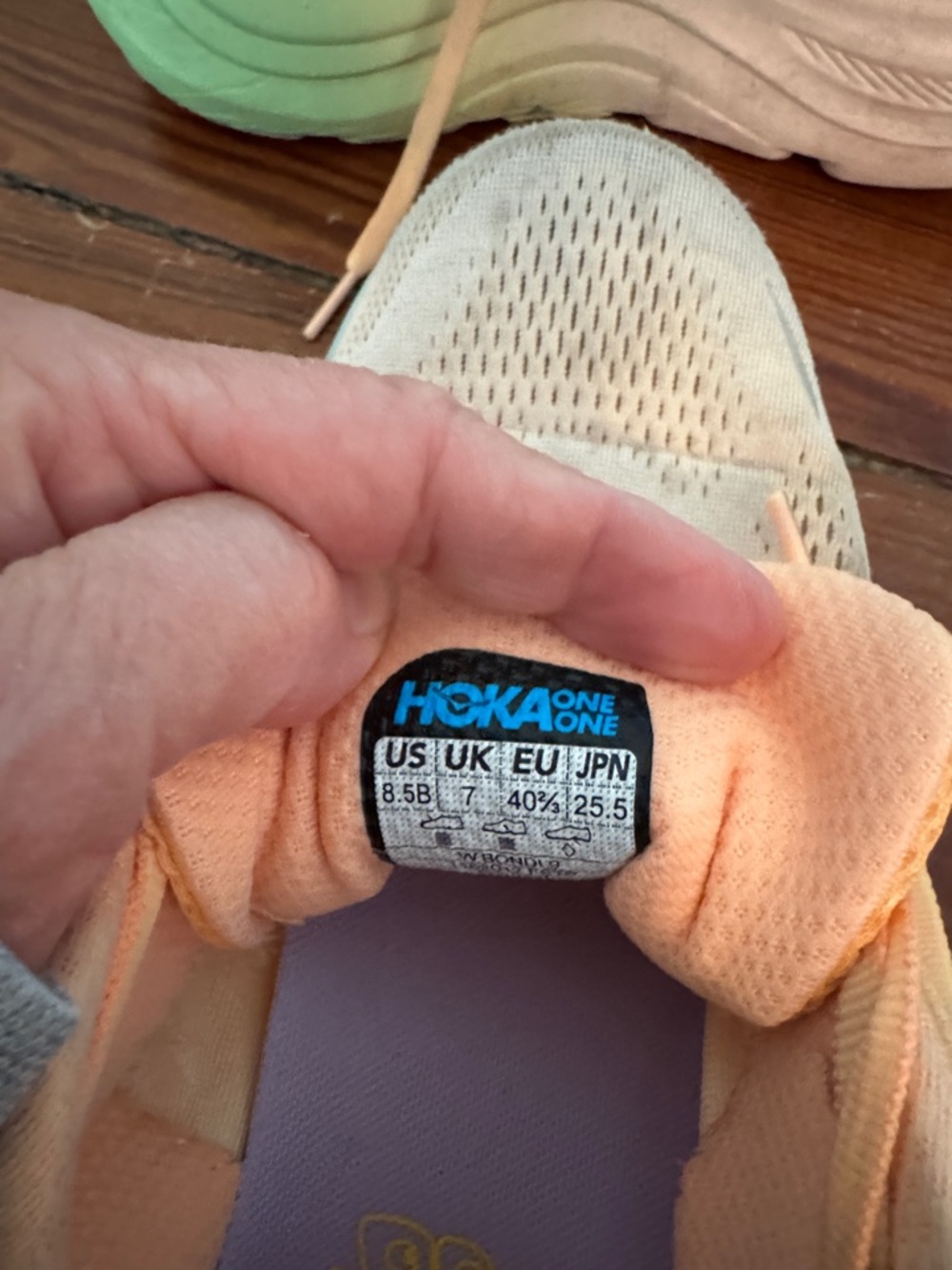Running shoes - Picture 3 of 4